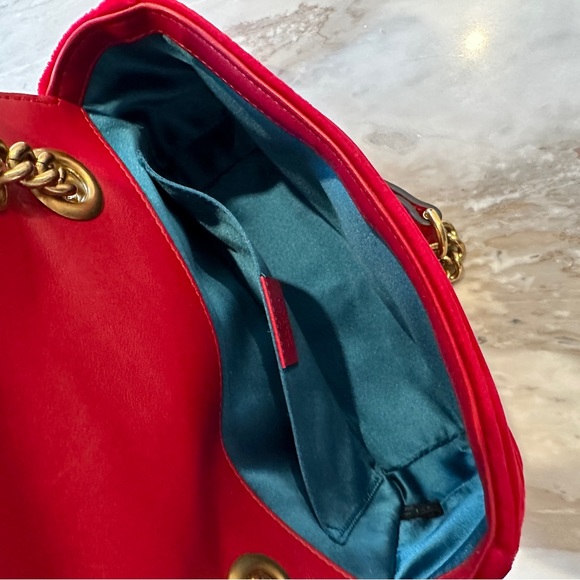 Gucci GG Marmont Velvet Shoulder Bag in Hisbiscus Red (Pre-Owned) - Picture 6 of 15